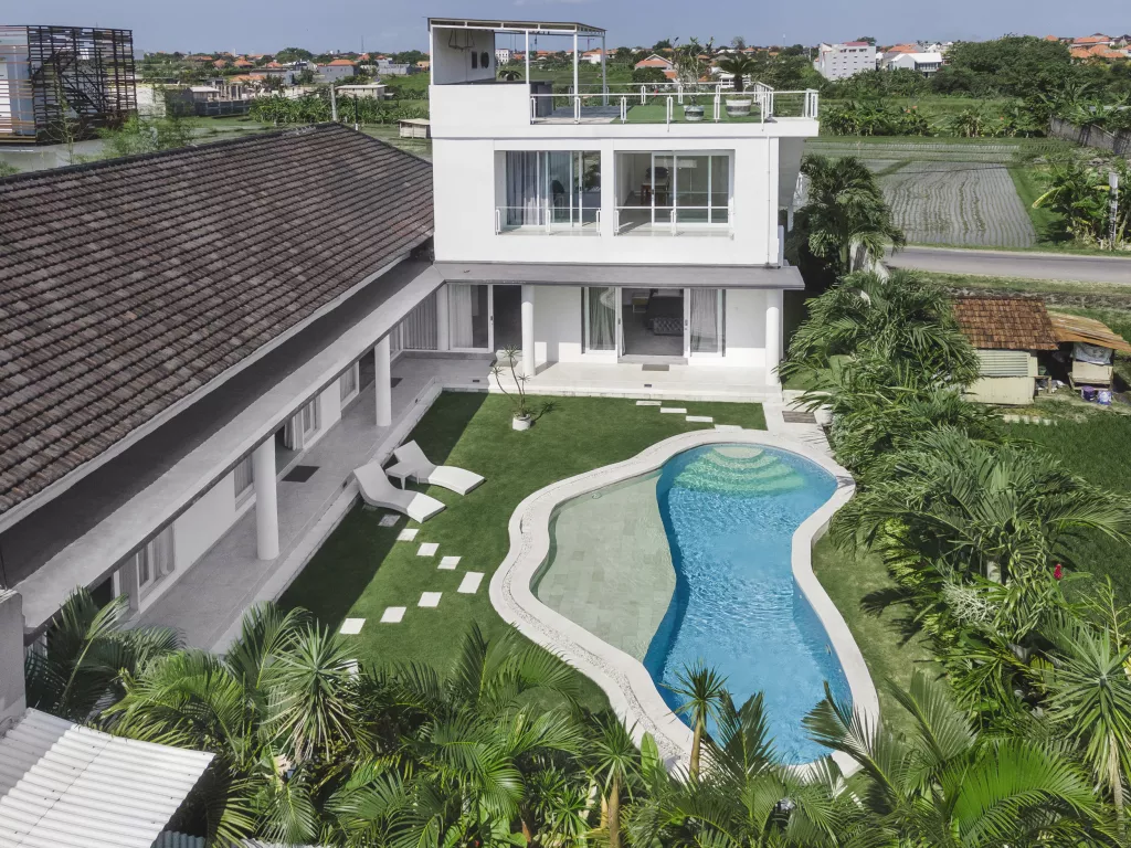 CONTEMPORARY 4 BEDROOM VILLA IN BATU BOLONG FOR SALE LEASEHOLD – BE-570 